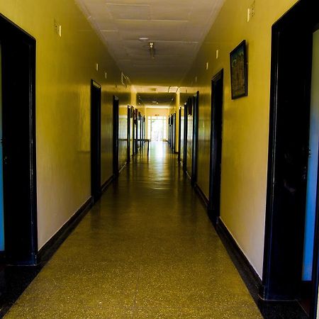 Blue Post Hotel Thika Esterno foto