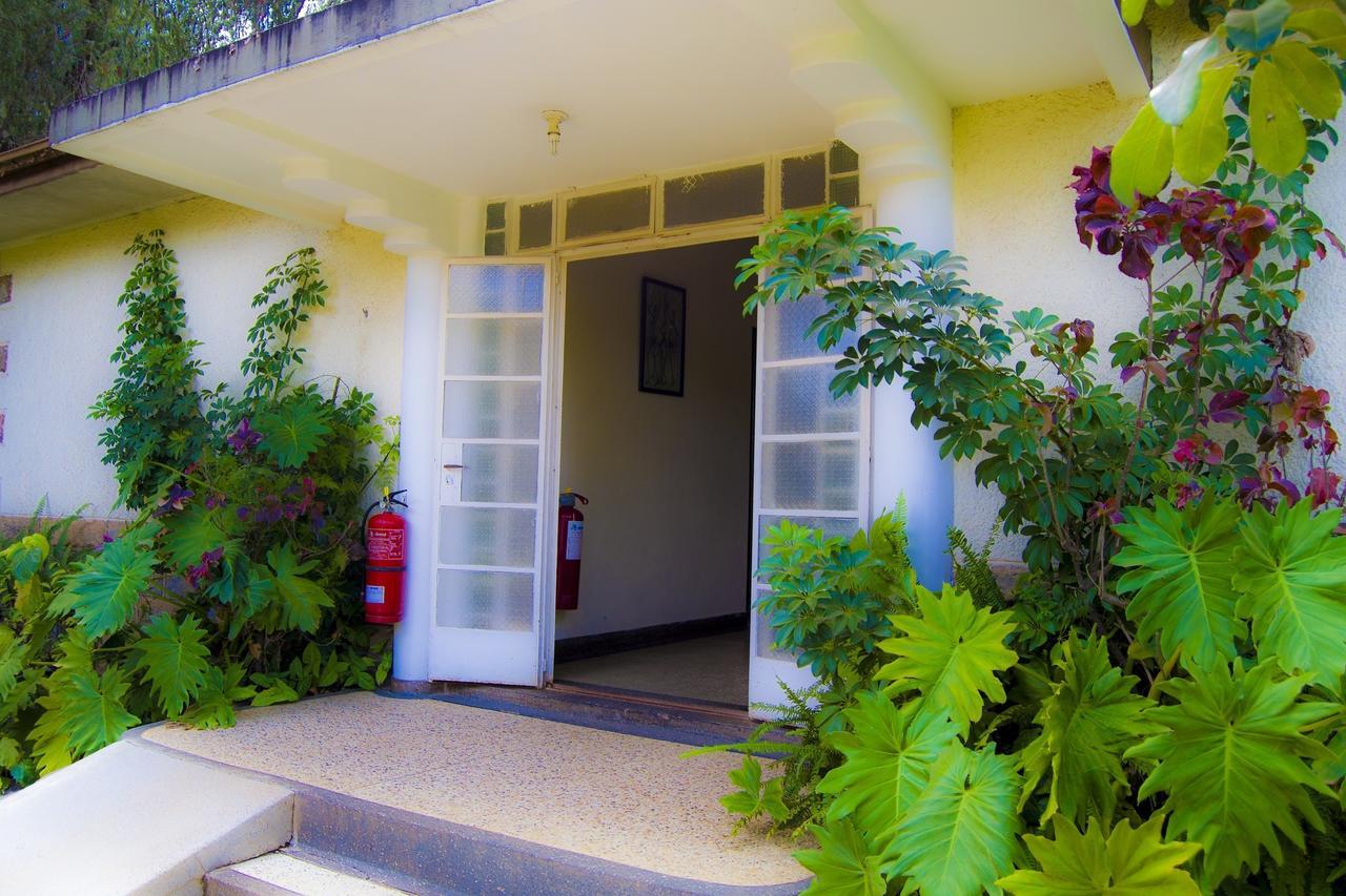 Blue Post Hotel Thika Esterno foto