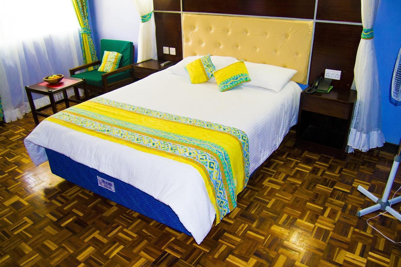 Blue Post Hotel Thika Esterno foto