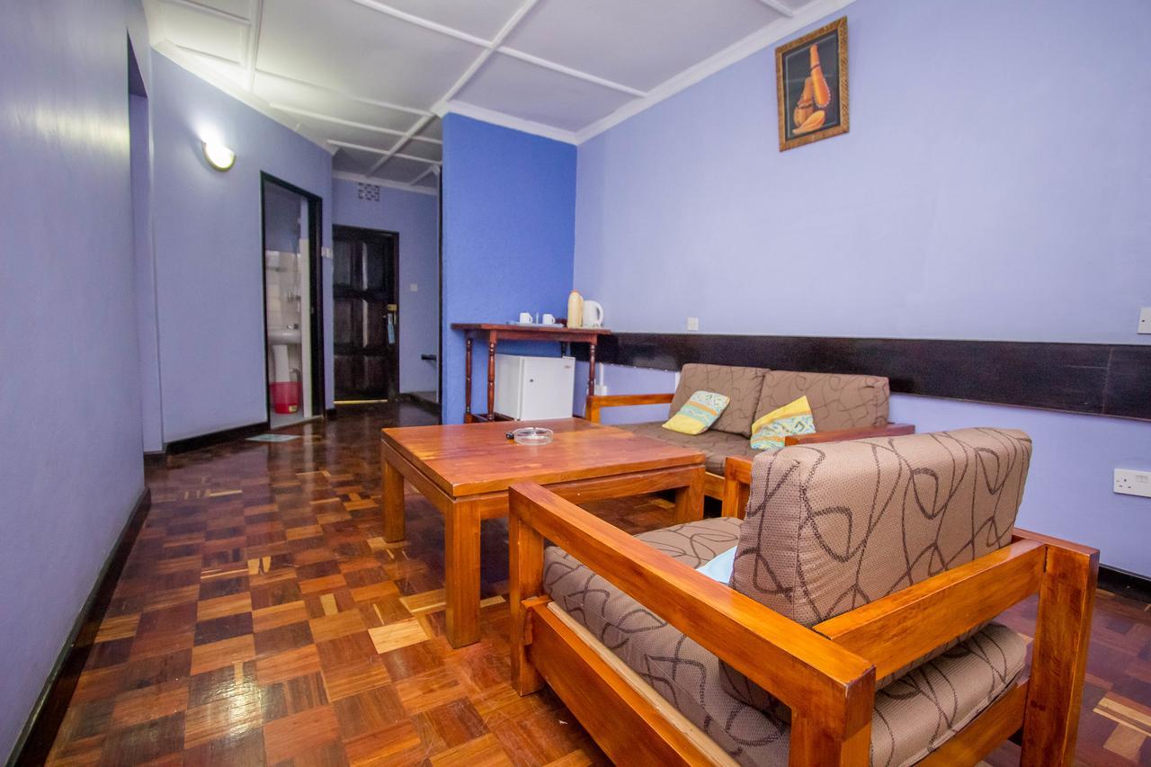 Blue Post Hotel Thika Esterno foto