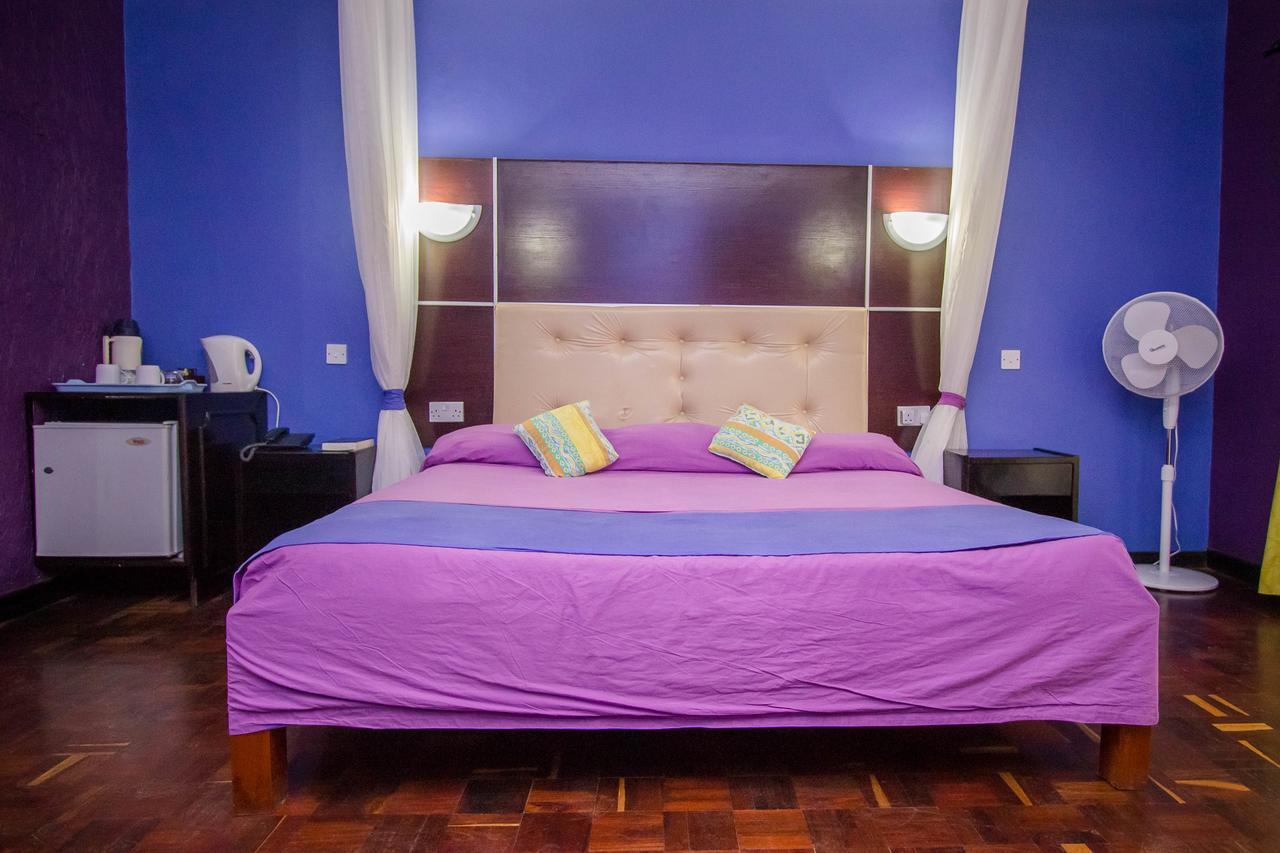 Blue Post Hotel Thika Esterno foto