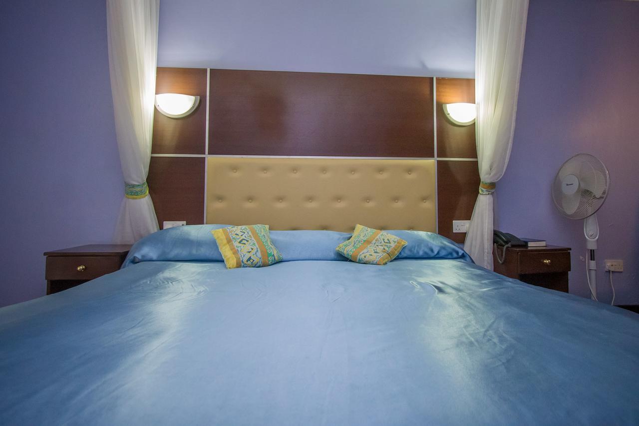 Blue Post Hotel Thika Esterno foto