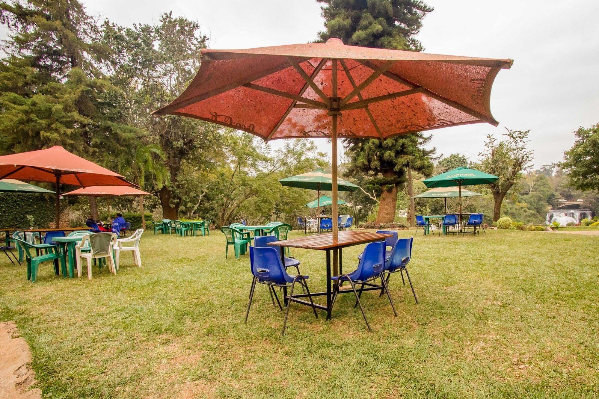 Blue Post Hotel Thika Esterno foto