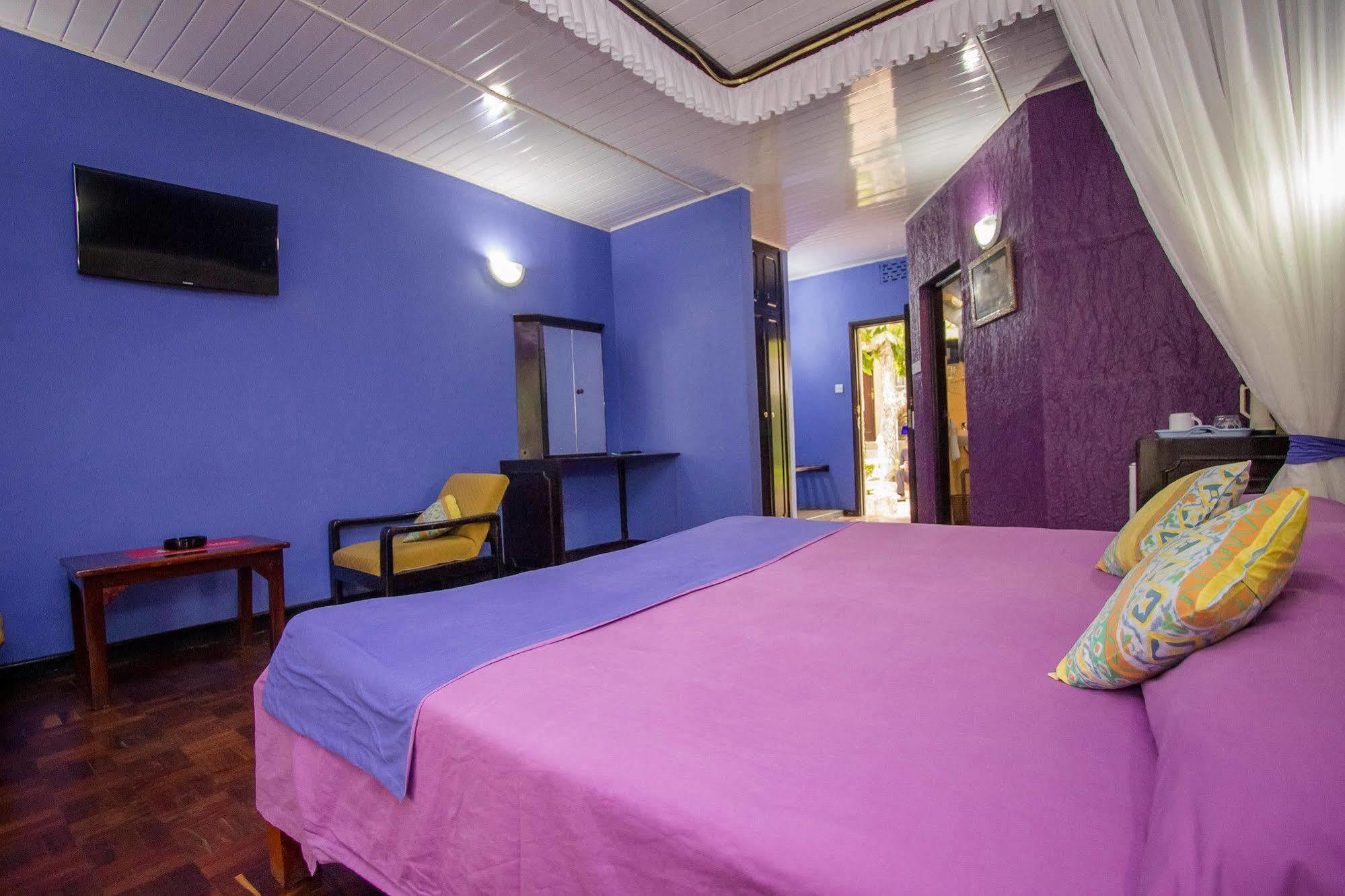 Blue Post Hotel Thika Esterno foto