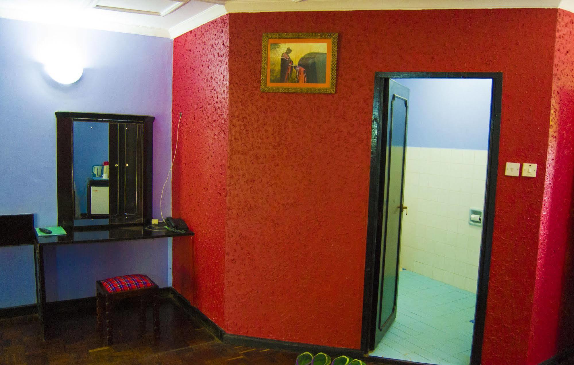 Blue Post Hotel Thika Esterno foto