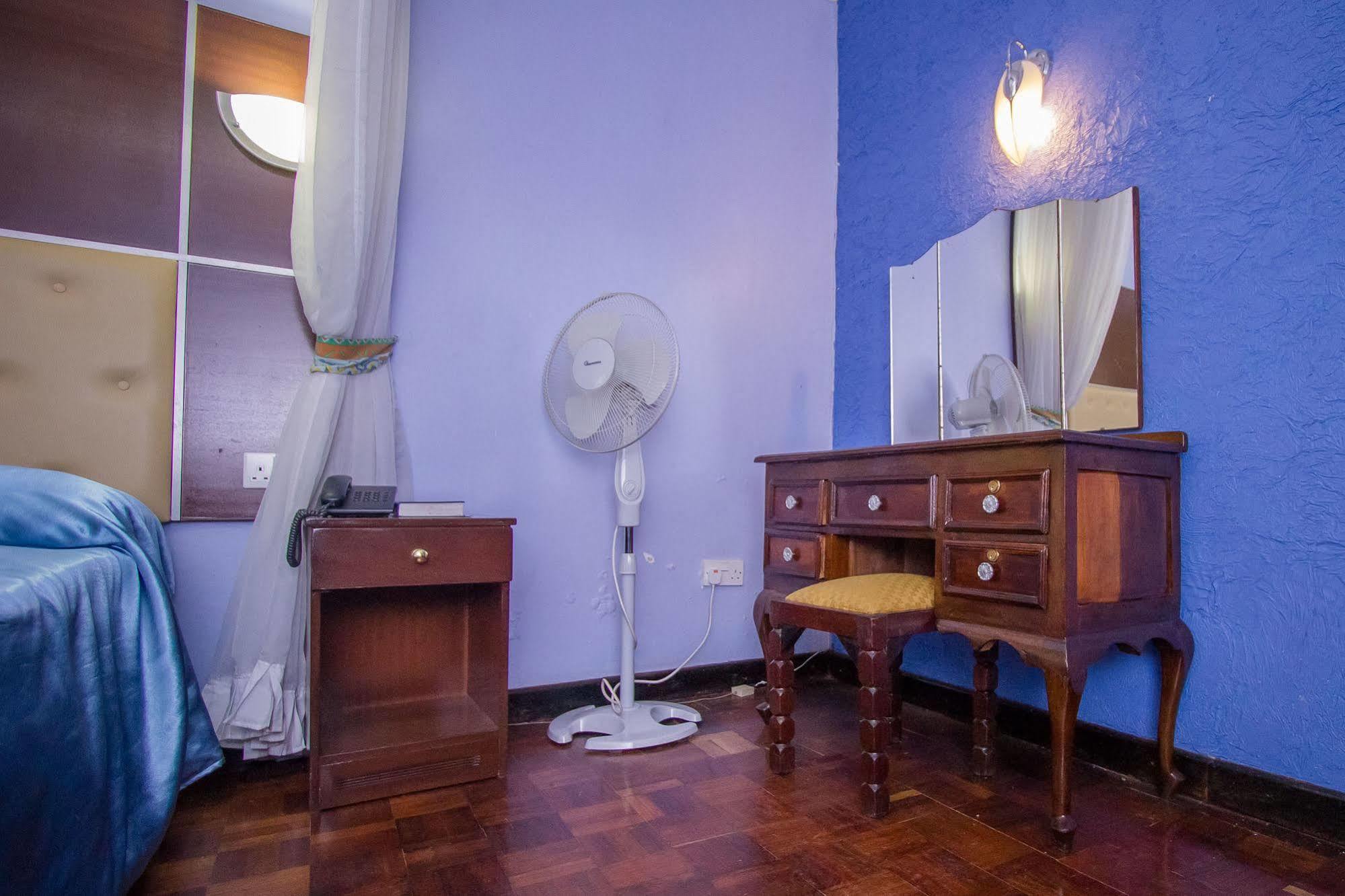 Blue Post Hotel Thika Esterno foto