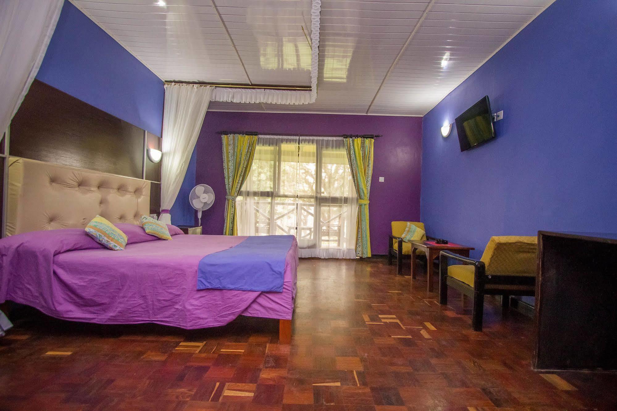 Blue Post Hotel Thika Esterno foto